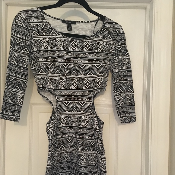 Forever 21 Mini Dress Black & White - Geometrical Design - Side Cut Out -Size M - Picture 3 of 6